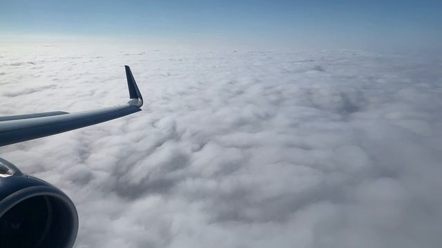 Great Manhattan View to LaGuardia Airport with ATC смотреть онлайн