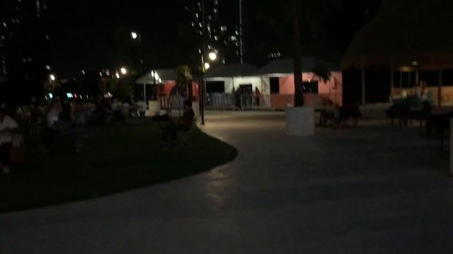 ? Garden Carnival смотреть онлайн