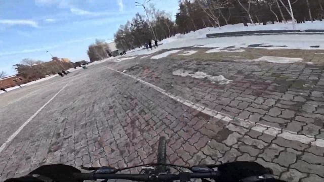 ЗИМОЙ НА ВЕЛОСИПЕДЕ - УПАЛ НА ЛЬДУ. ПОКАТУШКИ ПО ЗИМНЕМУ ГОРОДУ [GoPro Hero 12] #bike #gopro12
