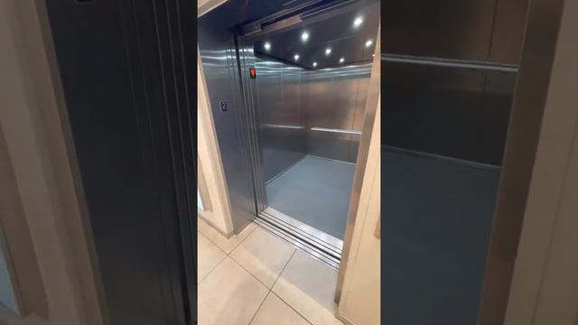 Escalators And Elevators At Joseph Beth Book Store And Fayette Mall In Lexington Ky 20th Birthday. смотреть онлайн