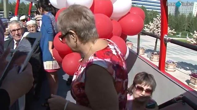 В Астане запустили двухэтажные автобусы для экскурсий смотреть онлайн