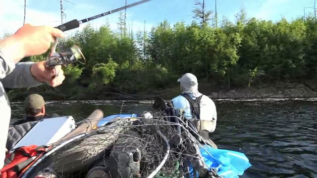 Команда рыбаков из Иркутска в Хабаровской ТАЙГЕ (3 часть) Новая река/Рекорды по тайменю смотреть онлайн