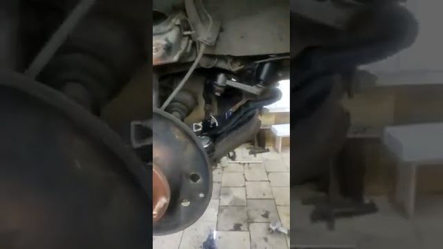 Ford Ranger обслуживание рулевого механизма и замена передних дисков, колодок. смотреть онлайн