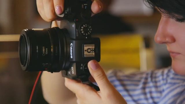 Фотоаппарат беззеркальный Canon EOS RP смотреть онлайн