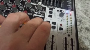 Микшерный пульт Behringer xenyx 1832FX