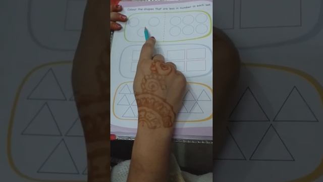 Colour the shapes that are less in number in each set смотреть онлайн