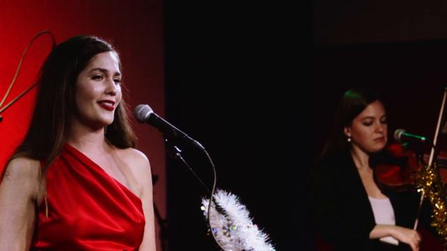 Lola Kirke - Christmas Alone (Live from The Blue Room) смотреть онлайн