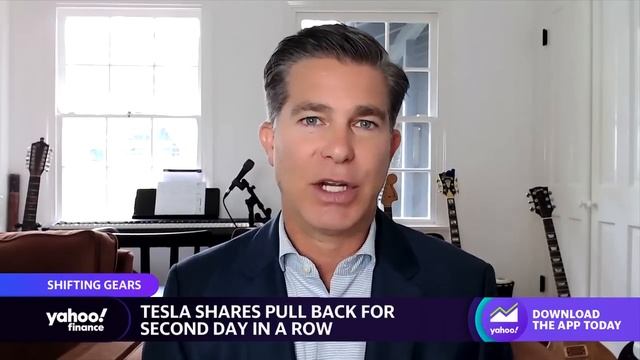 Elon Musk focusing on Tesla, not Twitter, making 'a huge difference' at EV maker, says investor смотреть онлайн