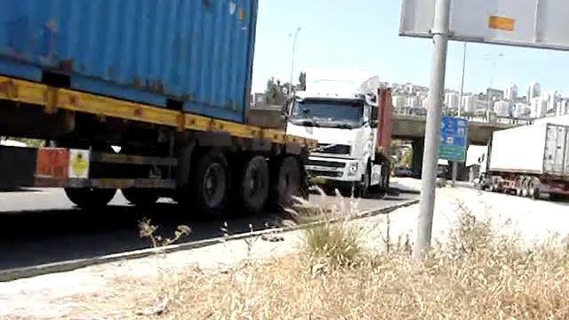 2 Volvo's FH 440 смотреть онлайн