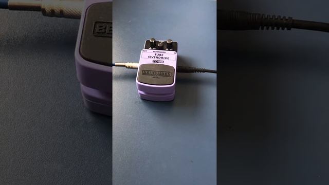 Behringer Tube Overdrive TO100 смотреть онлайн