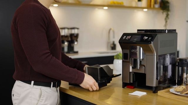 Eletta Explore | General cleaning and maintenance of your coffee machine смотреть онлайн
