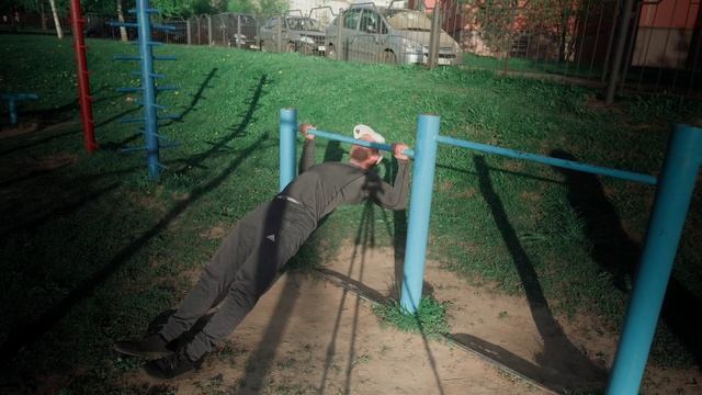 Хватит делать только подтягивания и отжимания! Иначе начнутся проблемы... смотреть онлайн