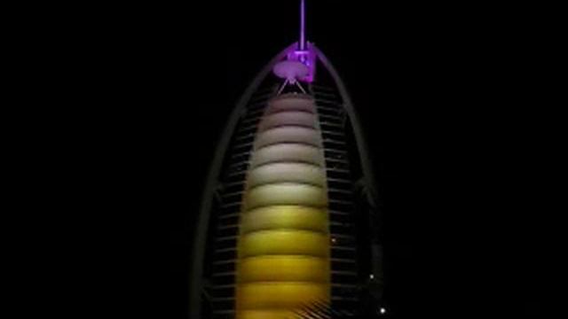 Отель Бурдж Аль Араб ночью. смотреть онлайн