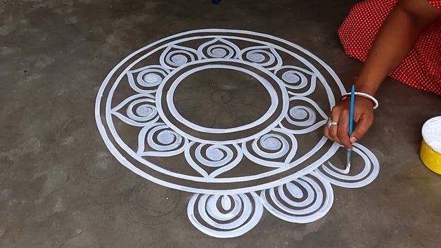 very simple alpona design for laxmi puja / Beautiful Round Alpona Designs For Beginners / rangoli смотреть онлайн
