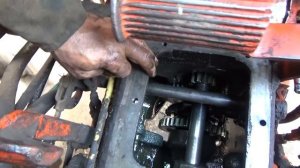 Ремонт трактора Т-40 АМ ч № 13 ,вскрыли КПП нашли что клинело.