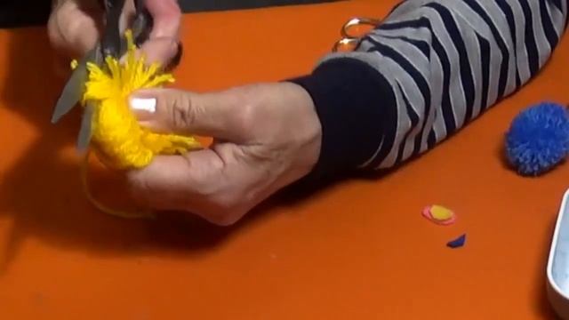 Мышка из помпонов новогодняя игрушка-делаем сами смотреть онлайн