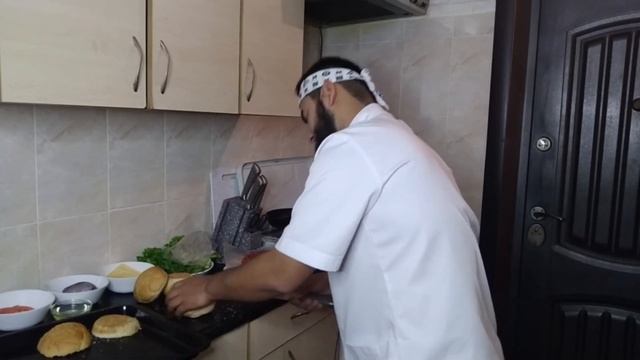 Чизбургер (бургер ) секретный соус Cheeseburger With Secret Sauce ?