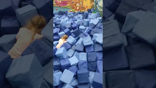 батуты, кубический океан, дети! смотреть онлайн