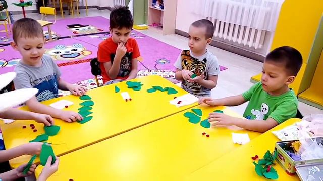 Павловский (старшая группа). Делаем декорации к театру! смотреть онлайн