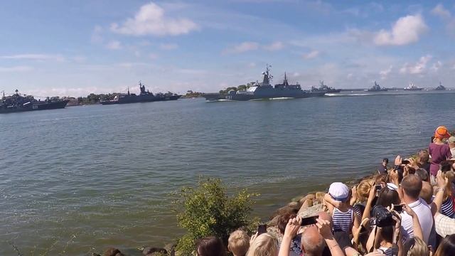 Парад Балтийского флота в честь дня ВМФ 2016 в Балтийске. Артстрельба 531 смотреть онлайн