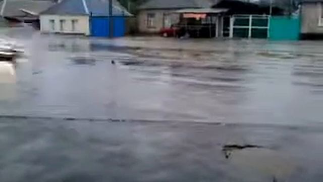 Большая лужа у заправки смотреть онлайн