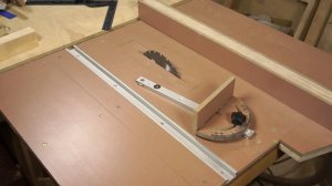 Самодельный распиловочный стол. Дополнительные приспособления