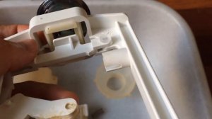 Как починить кнопку унитаза /  How to fix toilet pan button (Roca)