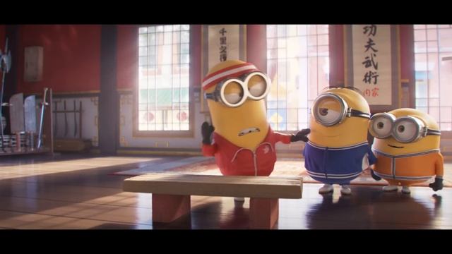 MINIONS: EL ORIGEN DE GRU - Los minions intentan romper una tabla con sus cabezas смотреть онлайн