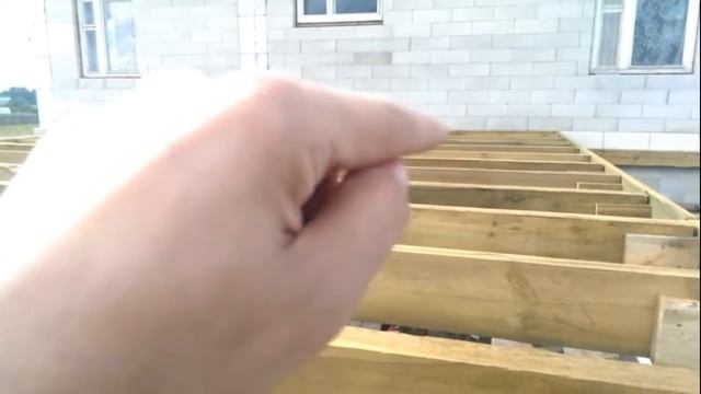 Крепим балки перекрытия/ Способ опирания балок на стену/ Деревянный пол в мансардной крыше смотреть онлайн
