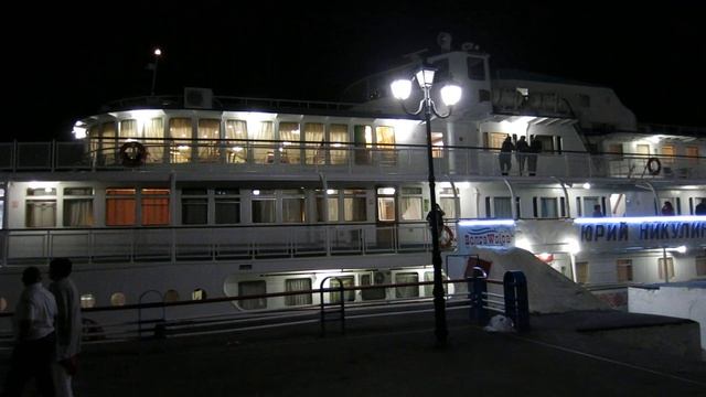 16.09.2023. Россия. Саратов. Туристический кораблик перед отправлением в Энгельс смотреть онлайн