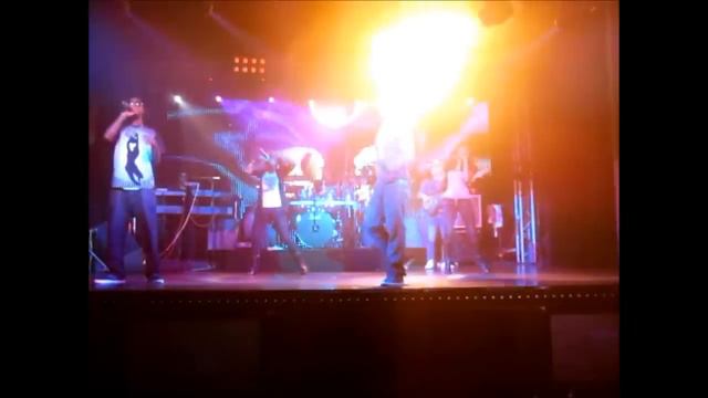 Maroon 5 Moves Like Jagger & Usher OMG (SeanDebar) смотреть онлайн