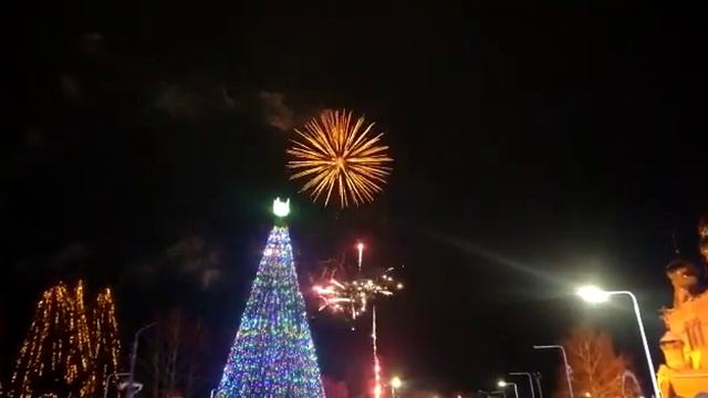 Праздничный Новогодний салют - 2021 год! смотреть онлайн