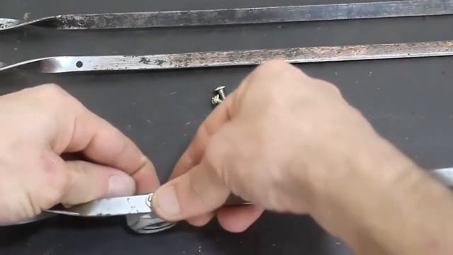 Что можно сделать из гайки и старых шампуров. полезная вещь в хозяйстве. смотреть онлайн