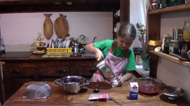 Суп из вишен! Необыкновенное блюдо для всей семьи! смотреть онлайн