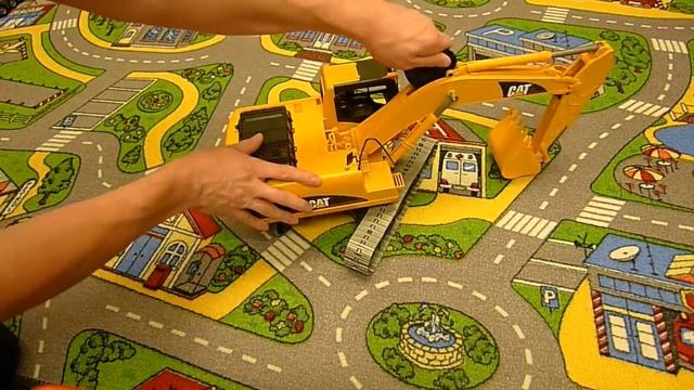 Детский экскаватор гусеничный CAT Bruder (Брудер). Экскаваторы для самых маленьких смотреть онлайн