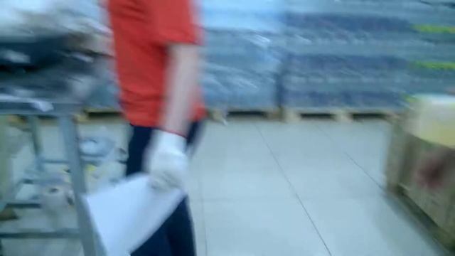 "продавец" отгоняющий покупателей от покупки своего товара в г. Нижнекамск магазин "Победа" смотреть онлайн