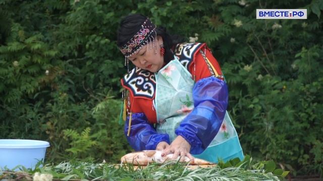 Делаем нанайский салат из рыбы в Хабаровском крае. Вкусы России смотреть онлайн