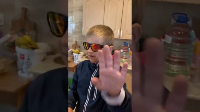 Посещали детишек сирот???#помогатьдетям #сироты #счастливыйдень#калуга #любимые #подарки#ещёвернёмс смотреть онлайн