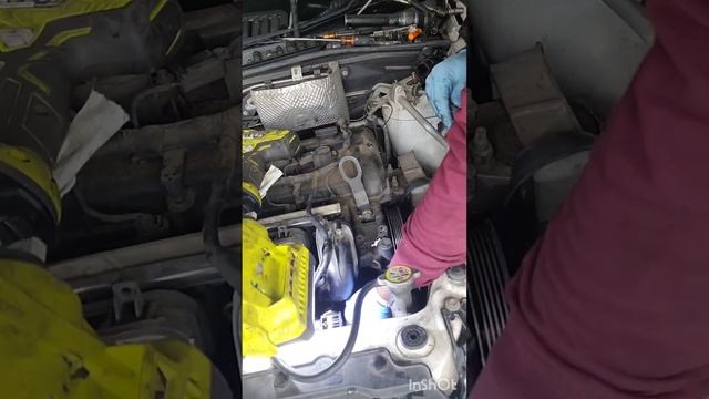 2008 FORD FOCUS THERMOSTAT HOUSING REMOVAL AND INSTALLATION смотреть онлайн