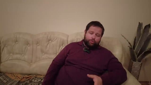 Женщина ведет себя подозрительно / Хранительница очага смотреть онлайн