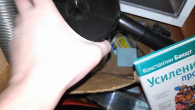 ОФИГЕТЬ ЧТО Я НАШЕЛ В КЛАДОВКЕ НА НОВОЙ КВАРТИРЕ - ДЕНЬГИ , ТАЙНЫЕ ДИСКИ И КУСОК НЕПОНЯТНО ЧЕГО смотреть онлайн
