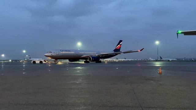 Aeroflot A330, pushing back in Almaty International Airport смотреть онлайн