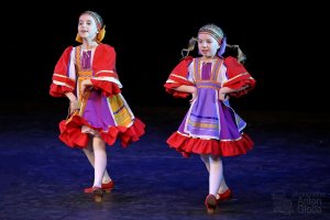 "Восемь девок один я", ансамбль "Ритмы детства". "Eight Girls, One Me", "Childhood Rhythms" Ensemble