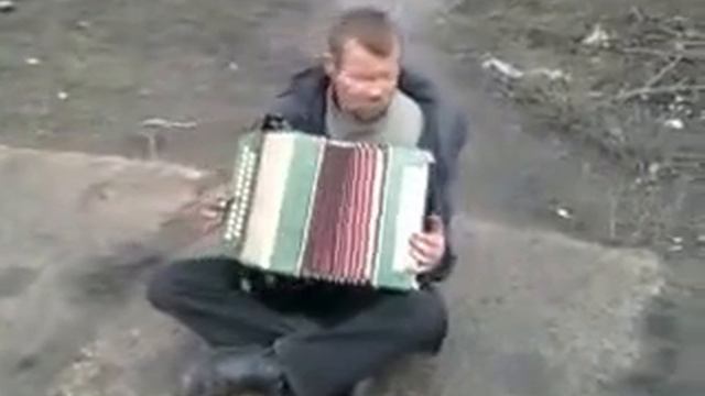 БОМЖ под Баяном ! смотреть онлайн
