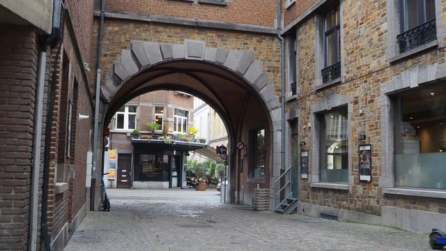 A SHORT WALK THROUGH THE STREETS OF NAMUR. BELGIUM смотреть онлайн