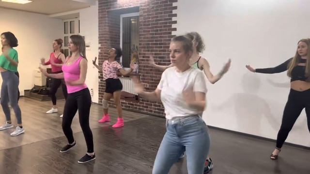 Lady Style bachata|Женский стиль бачата с Избель Гарсиа??Angeles Latinos |Школа танцев смотреть онлайн