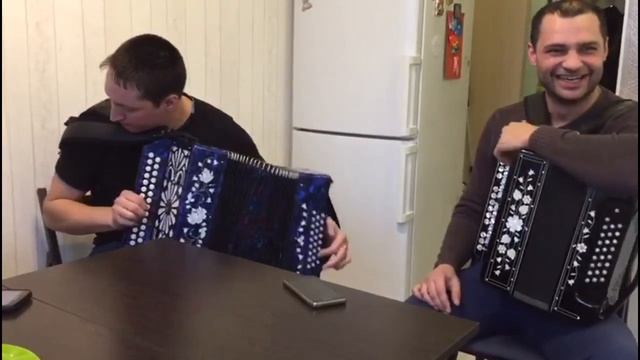 Купил заказную гармонь У ПАВЛА УХАНОВА Bought a custom accordion PAVEL UKHANOV смотреть онлайн