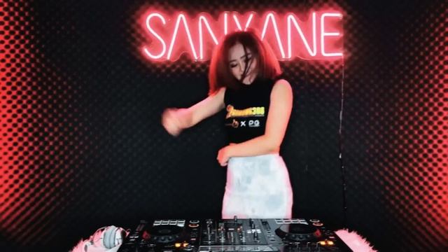 Dj Jungle Dutch 2023 Terbaru - BASS BETON!!! ( Holy Grail x Ferarri ) смотреть онлайн