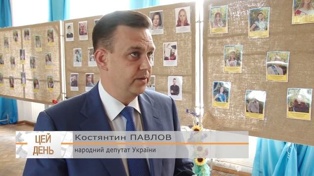 Вручення медалей випускникам Тернівського району смотреть онлайн