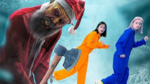 ЧОКНУТЫЙ САНТА Захватил Нас в Игре Among Us в Реальной Жизни!